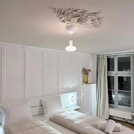 Traditional Old Town In Perfect Location Apartment *