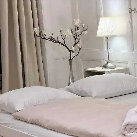 Traditional Old Town In Perfect Location Apartment *