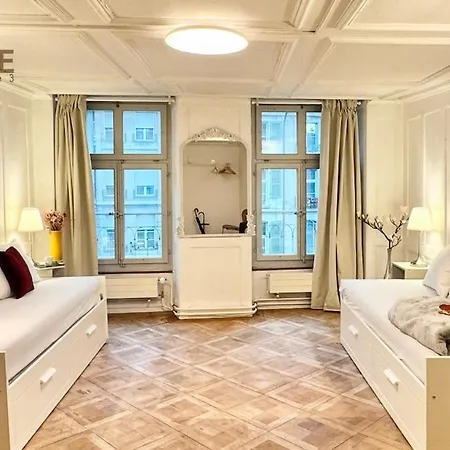 Traditional Old Town In Perfect Location Apartment
