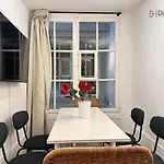 Traditional Old Town In Perfect Location Apartmán *